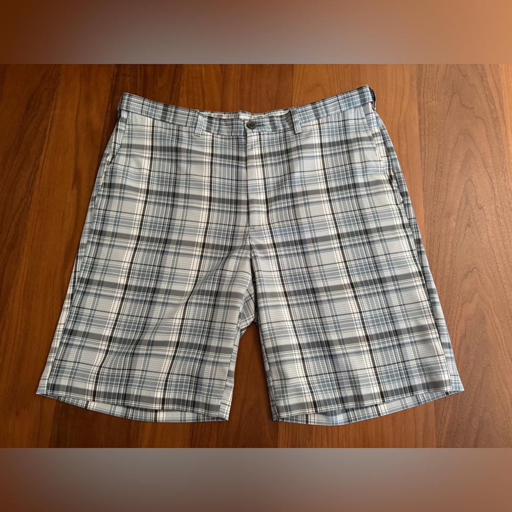 EUC Men's Plaid Shorts - Blue and White Size 38